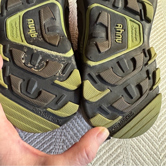 Men's Ahnu Hiking Low Top Waterproof Shoes, Size 10.5 - Picture 9 of 10